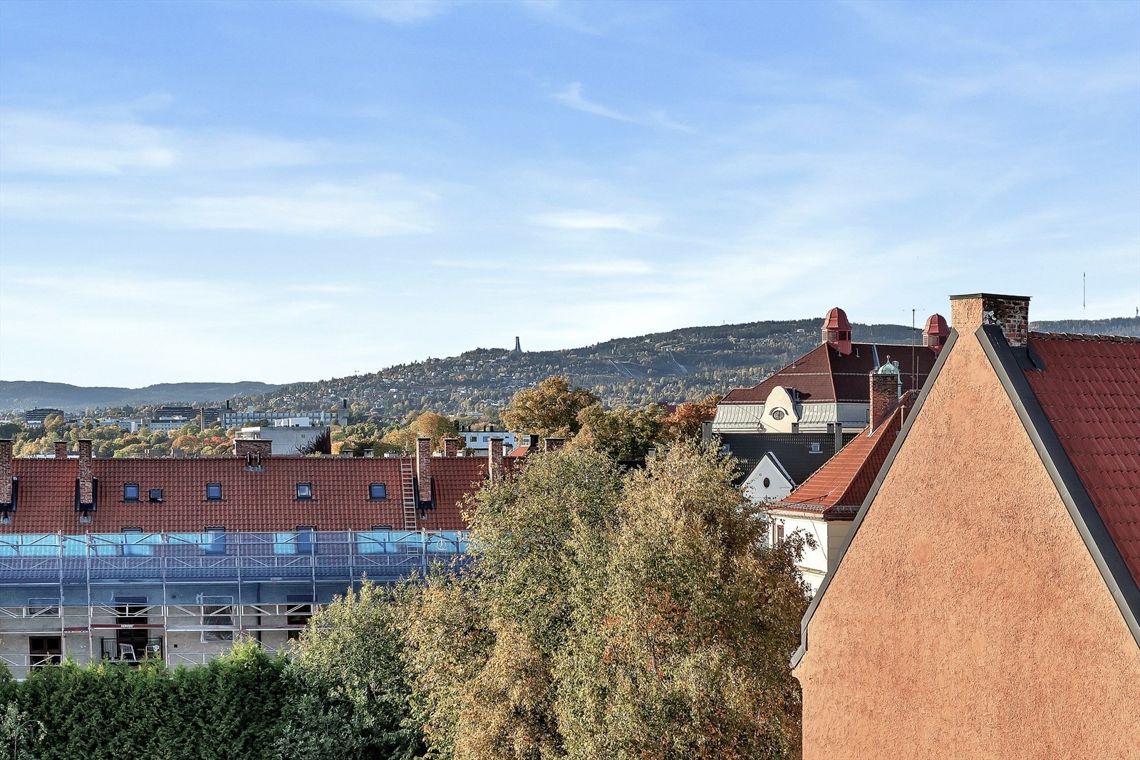 Fr a Barcode til Holmenkollen. Her får du med deg de fleste landemerkene i Oslo. Galleribilde