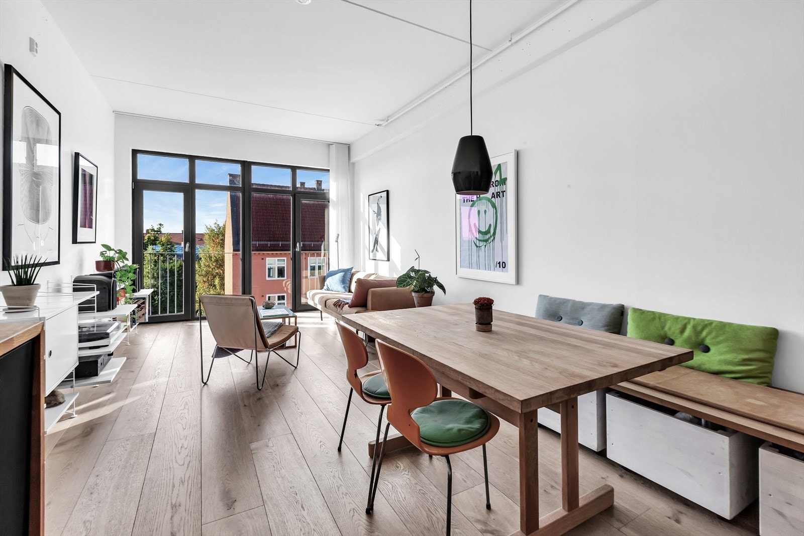 Leiligheten er lys og luftig med god takhøyde på ca. 3 meter. Galleribilde