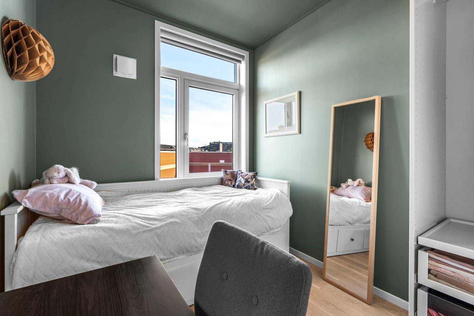 Det andre soverommet egner seg godt både som gjesterom, barnerom eller kontor Galleribilde