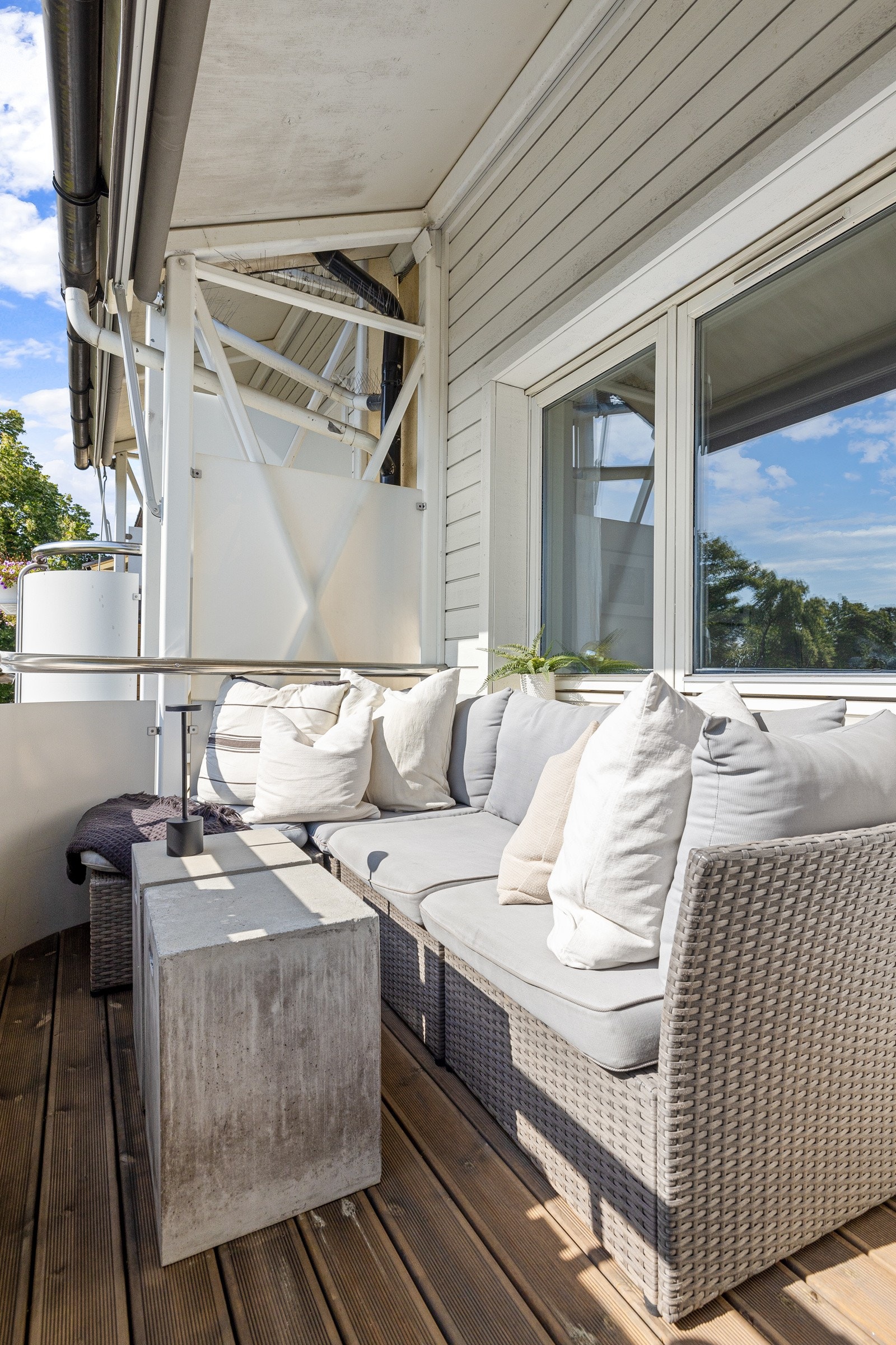 God plass til å innrede med utemøbler. Galleribilde