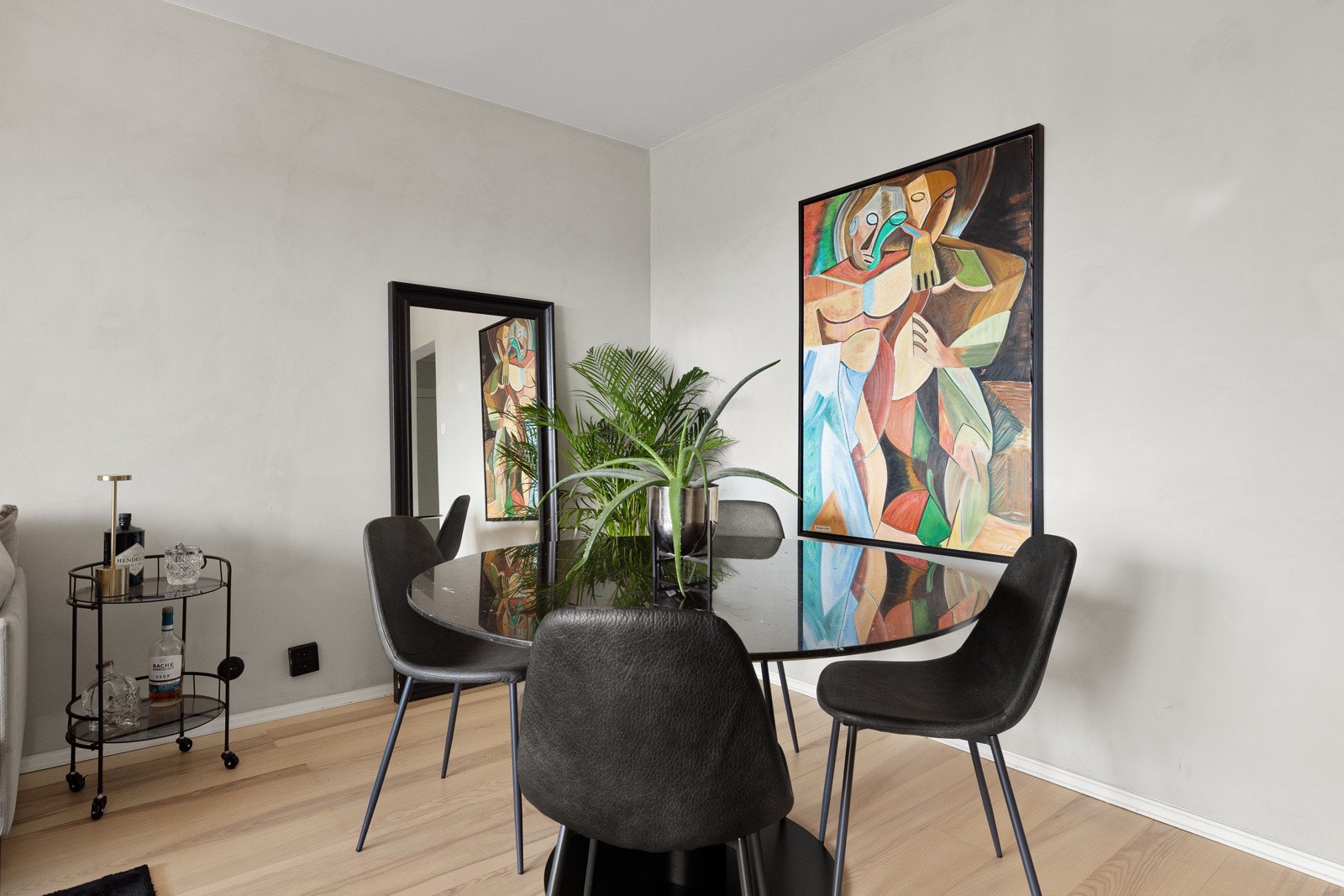 Takhøyden i stuen er målt til 2,5m. Galleribilde