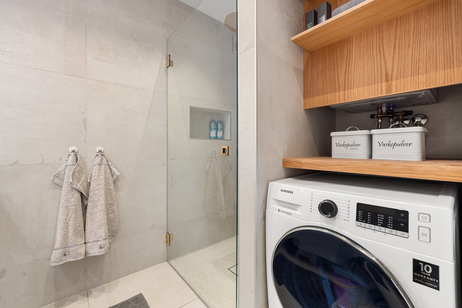 Flott kombinasjon av farger og materialvalg. Galleribilde