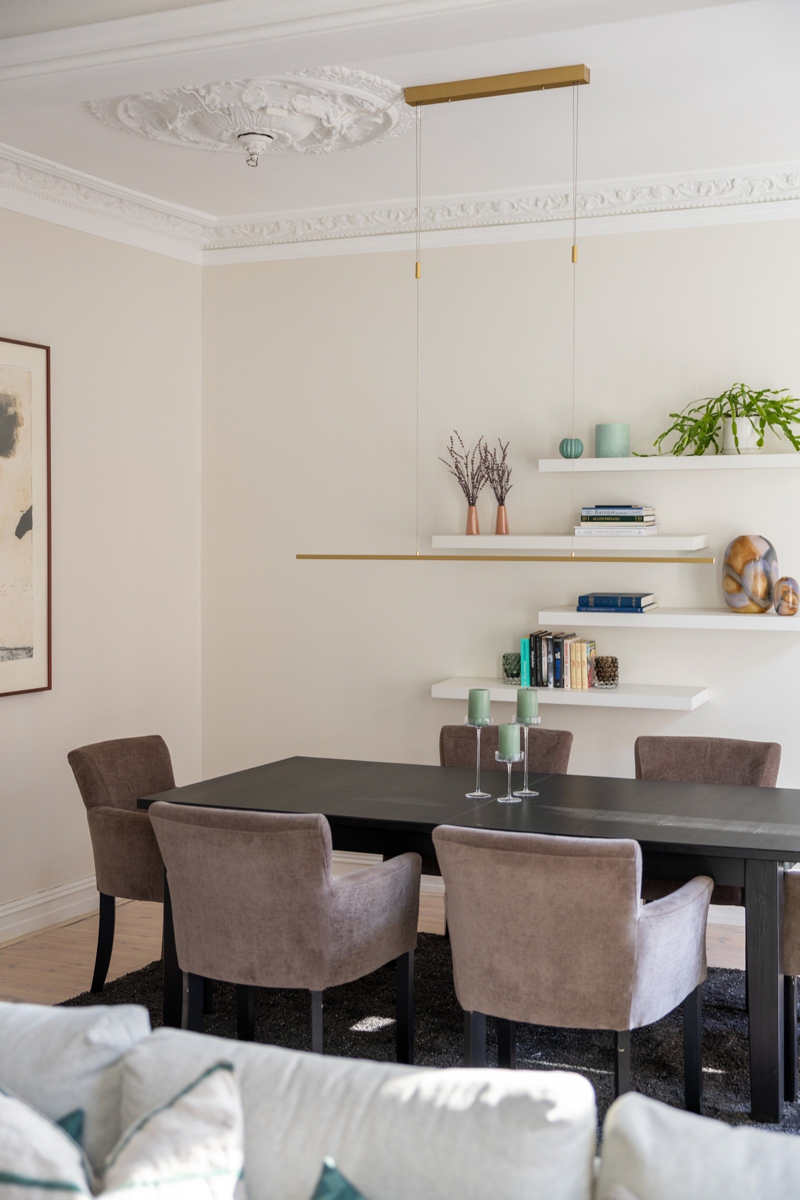 Gulvflatene i leiligheten er belagt med parkett. Galleribilde