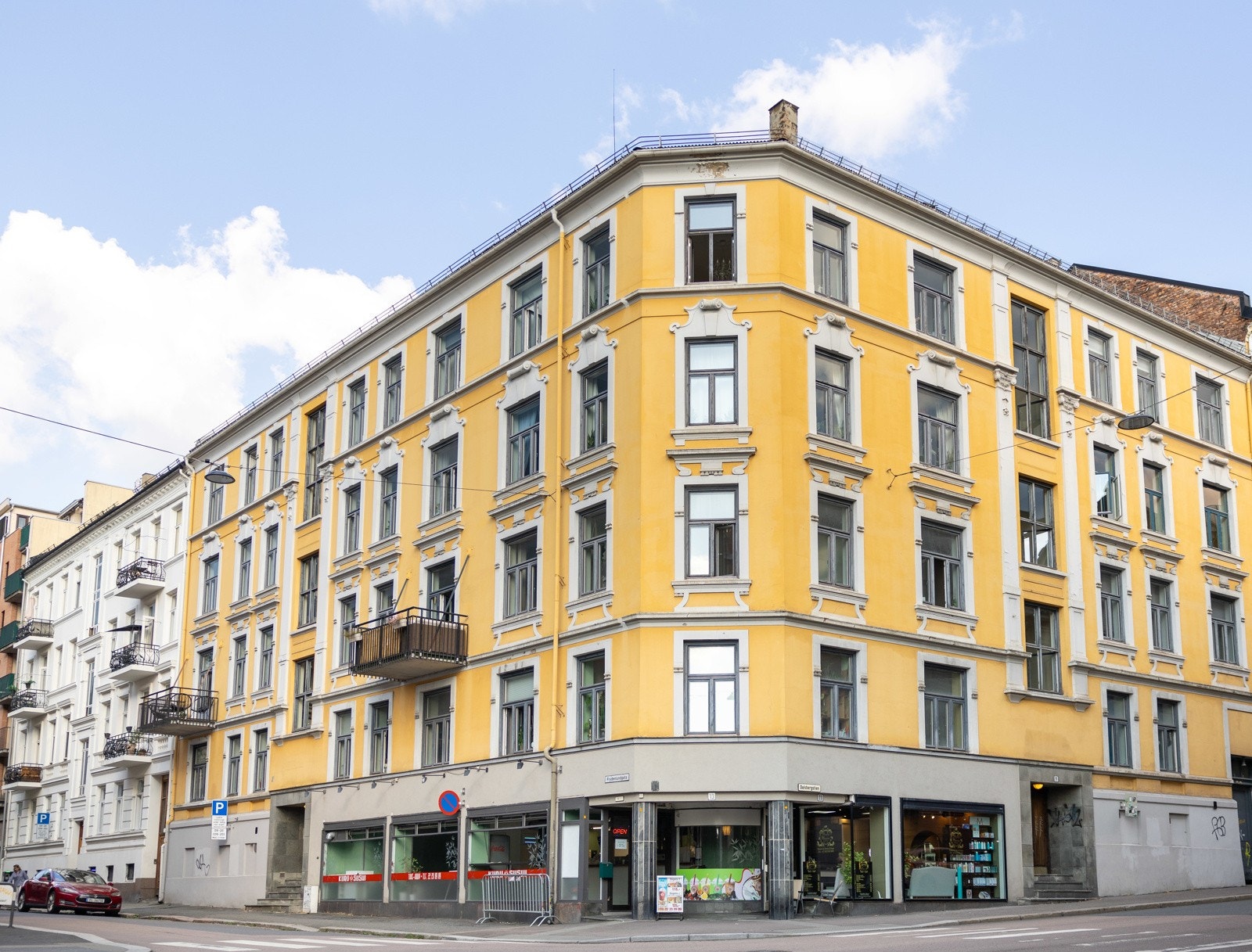 Fasade | Sameiet består av 16 boligenheter og 2 næringsseksjoner. Galleribilde