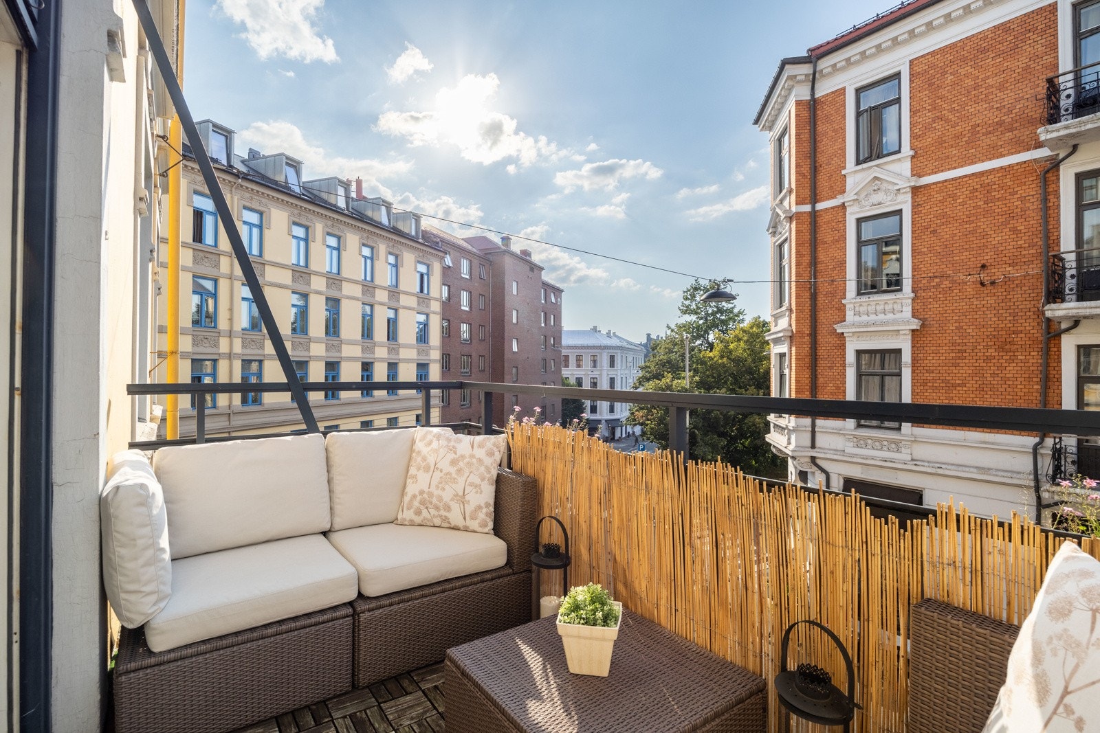 Velkommen til en lys og tiltalende leilighet med god planløsning og hyggelig balkong. Galleribilde