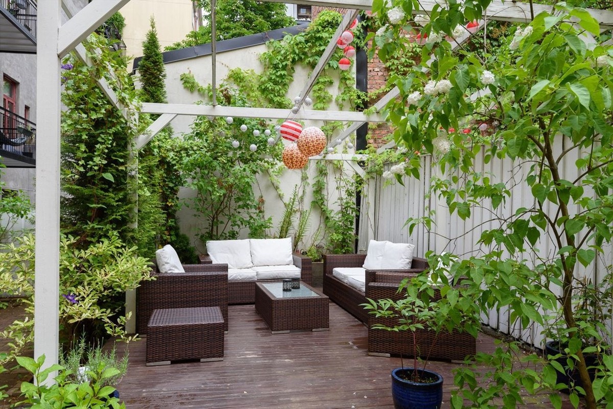 Sameiet har en frodig og koselig bakgår. Perfekt for sosiale sammenkomster! Galleribilde