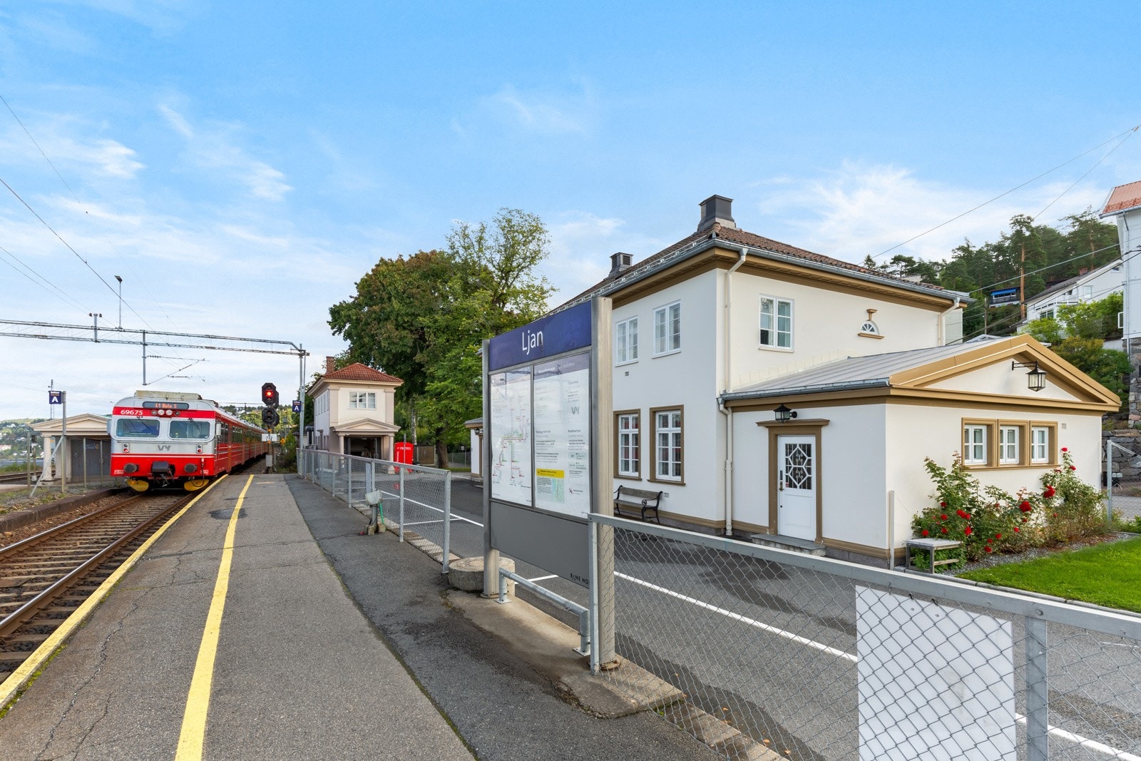 Fra Ljan togstasjon tar det ca. 9 minutter inn til Oslo Sentralstasjon. Galleribilde