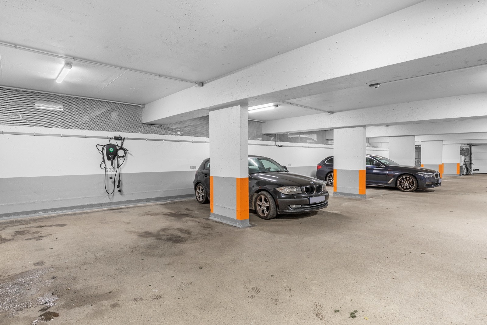 Leiligheten disponerer en garasjeplass med elbillader. Galleribilde
