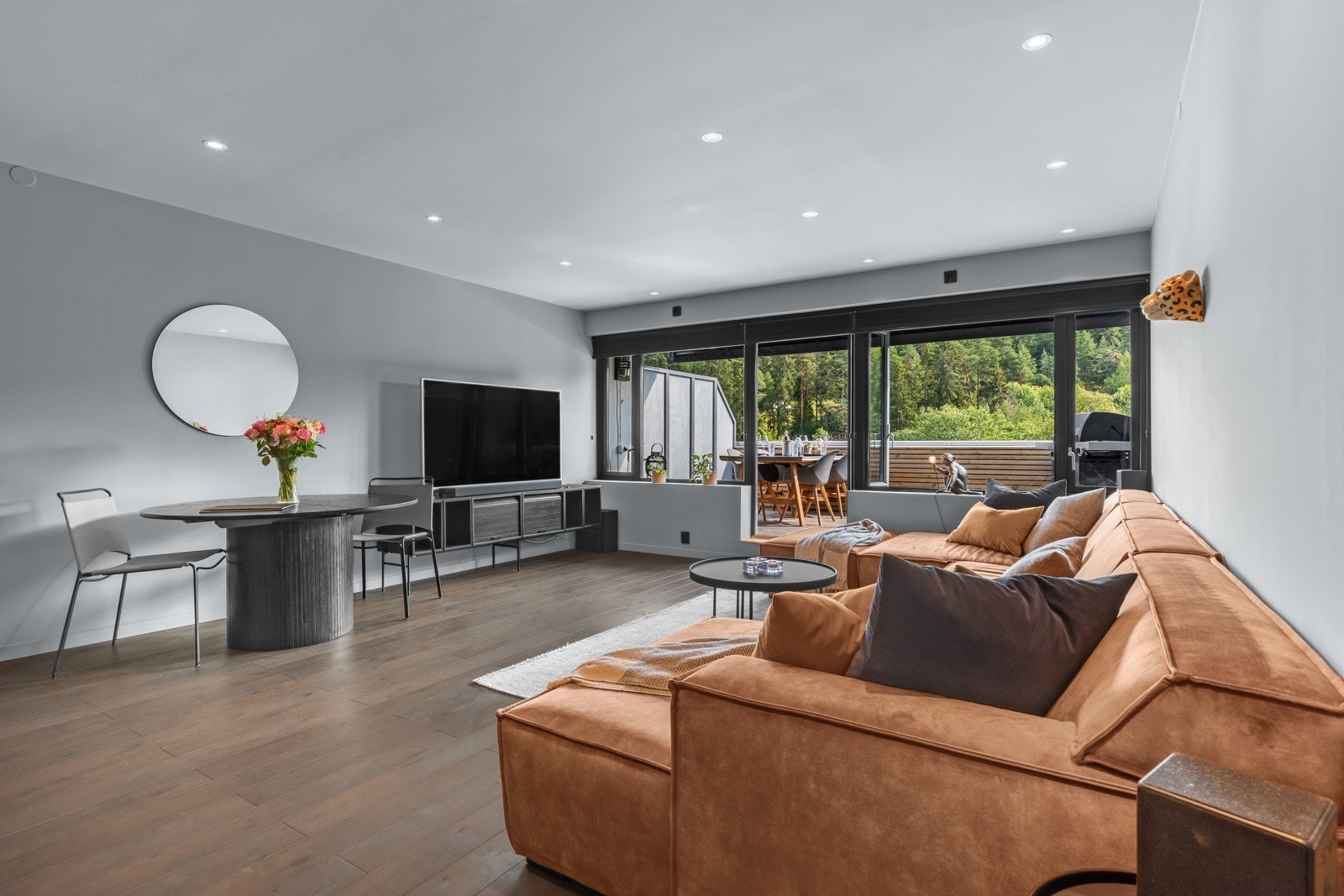 Rålekker og familievennlig 4-roms terrasse leilighet som strekker seg over to plan. Galleribilde