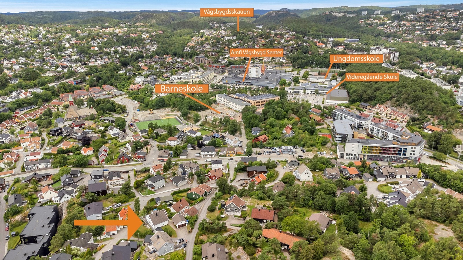 En innholdsrik enebolig med godkjent utleiedel, beliggende særdeles sentralt midt i Vågsbygd Galleribilde
