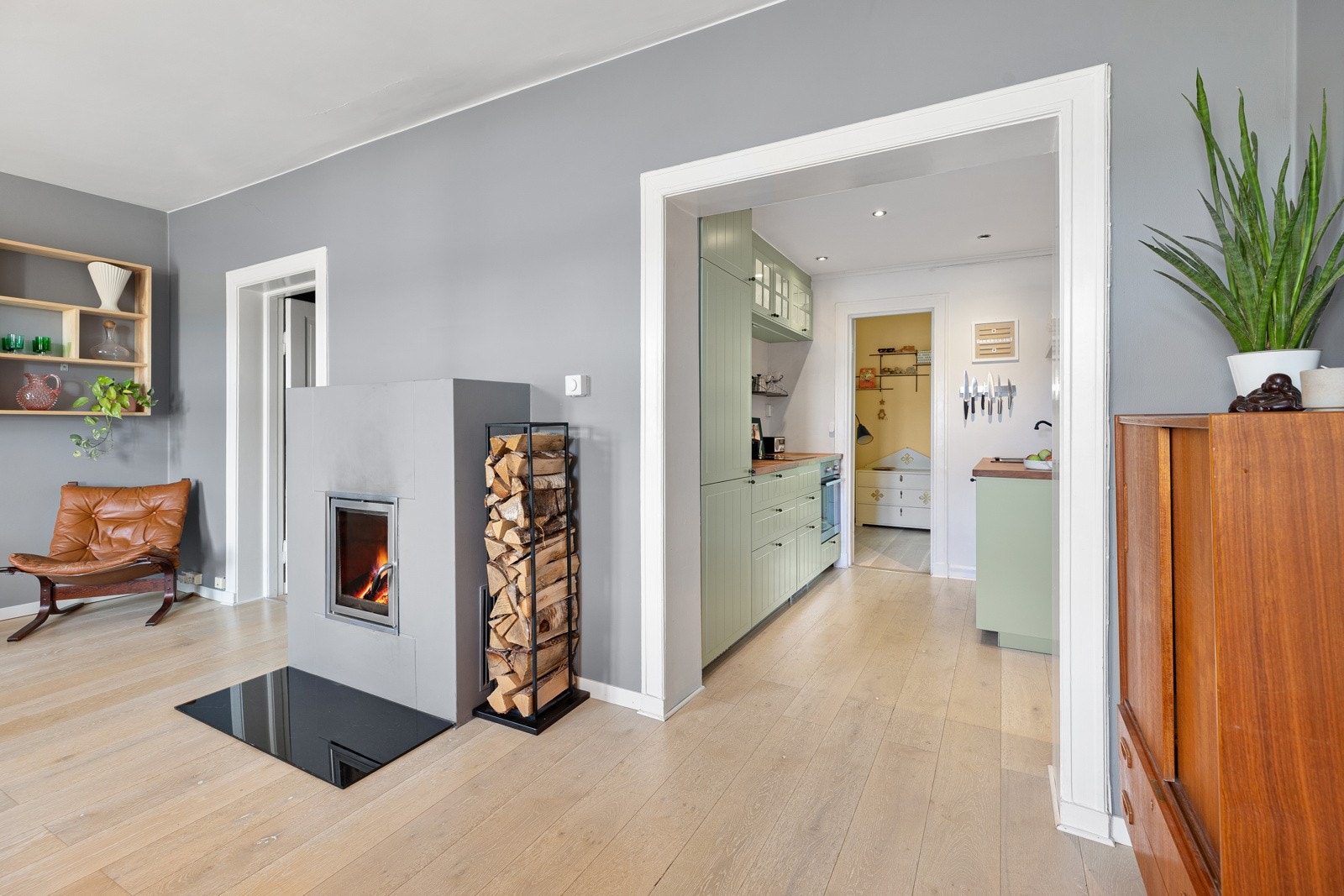 Særdeles attraktiv 3-roms leilighet med god planløsning og takhøyde på ca. 2,66 meter Galleribilde