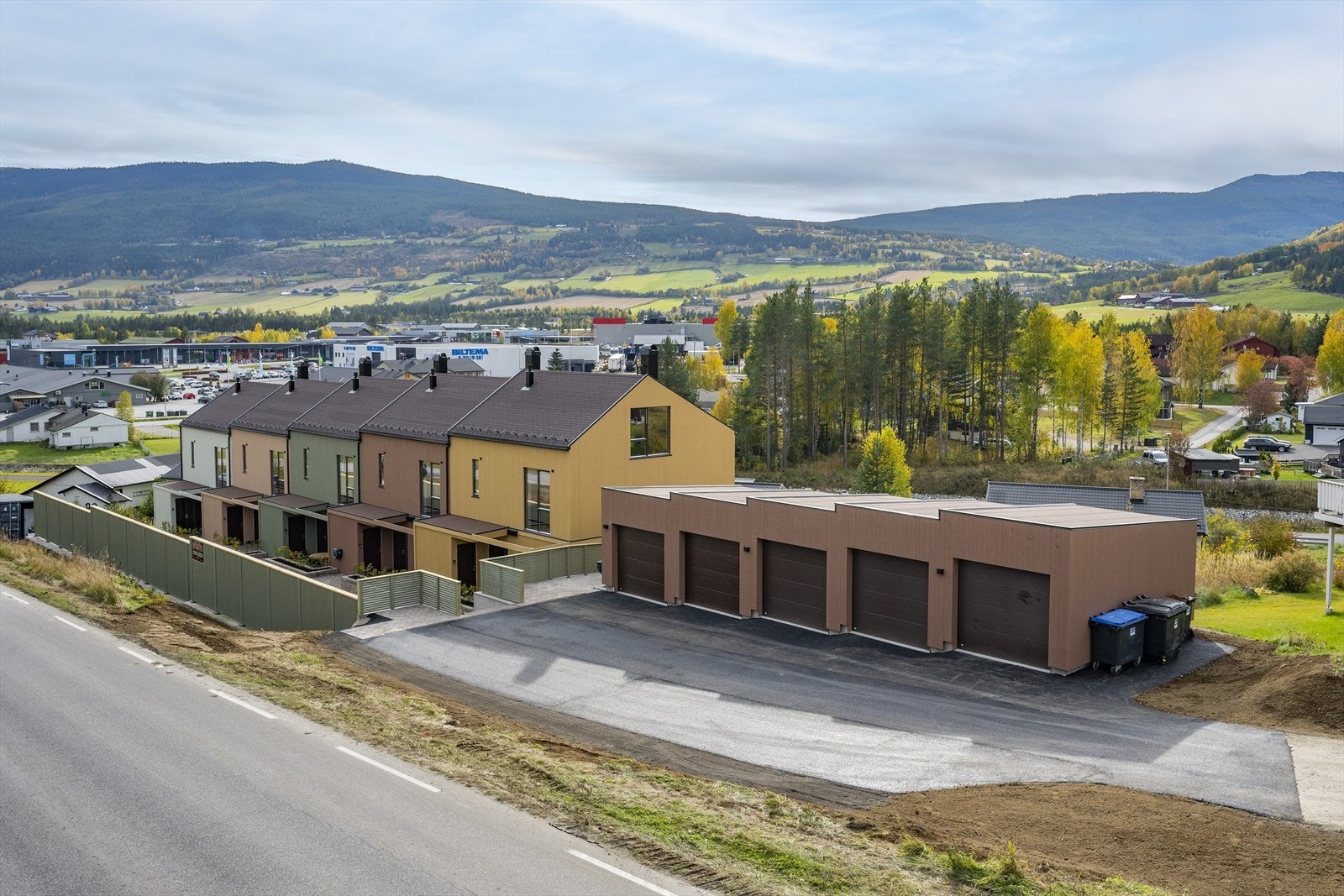 Rekkehus 1 - Velkommen inn i et helt nytt og lekkert rekkehus med tilhørende garasje, fint beliggende med gangavstand til alle sentrumsfunksjoner. Galleribilde