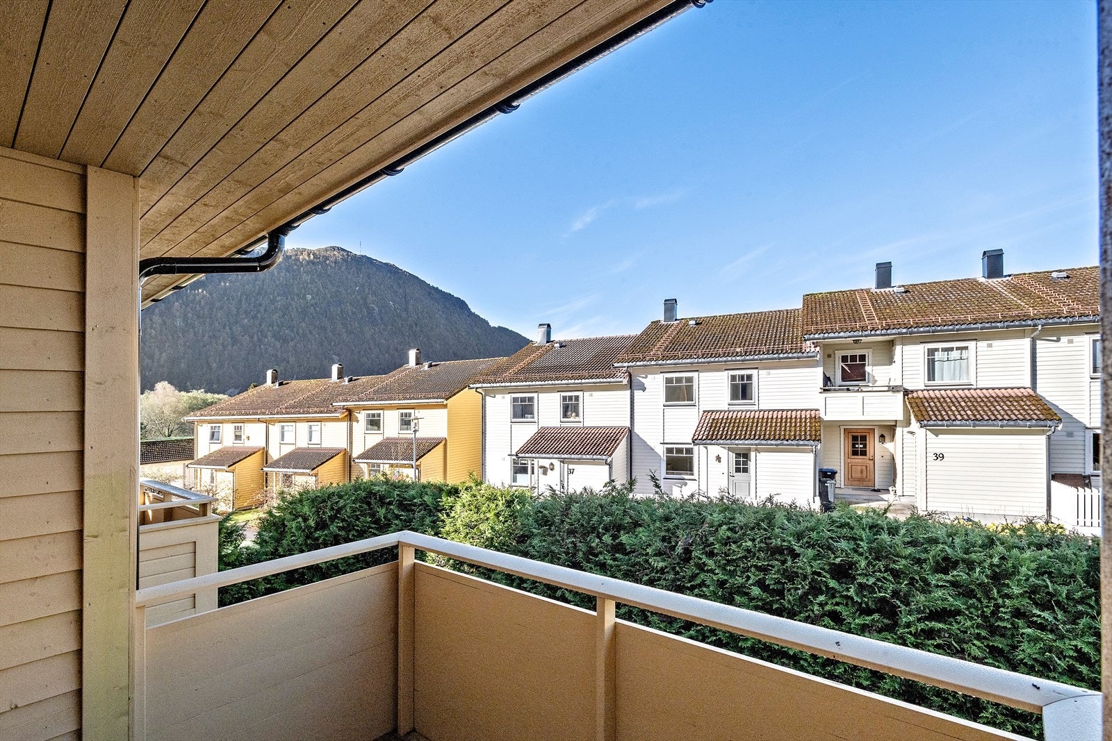 Vestvendt veranda med gode solforhold. Galleribilde