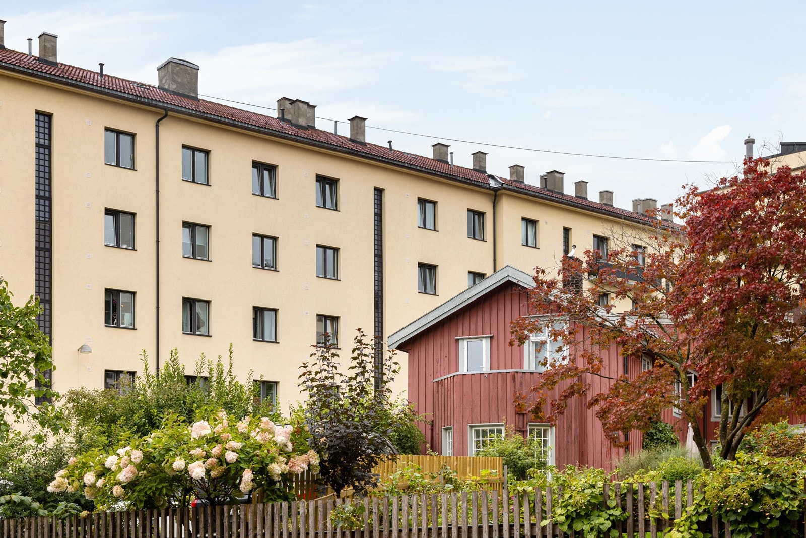 Borettslaget består av 146 leiligheter og et næringslokale og ble dannet i 2001, etter at beboerne kjøpte bygget fra kommunen. Leiligheten har 12 oppganger. Galleribilde