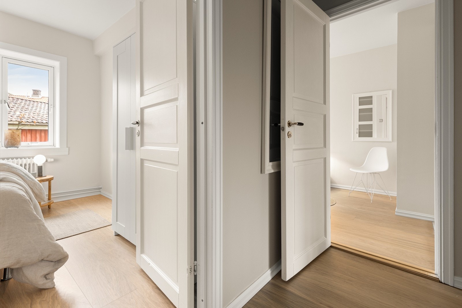 Praktisk gang som fungerer som bindeledd mellom rommene i leiligheten. Galleribilde