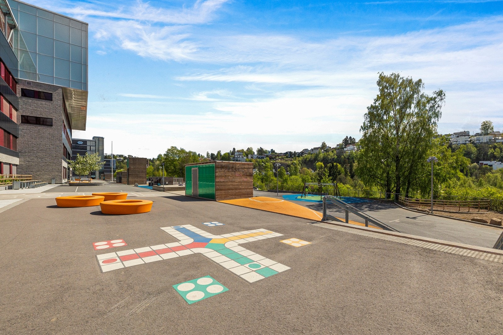 Brynseng er en av Norges mest miljøvennlige skoler, og sammen med skolebygget ble det også bygget ny flerbrukshall Galleribilde