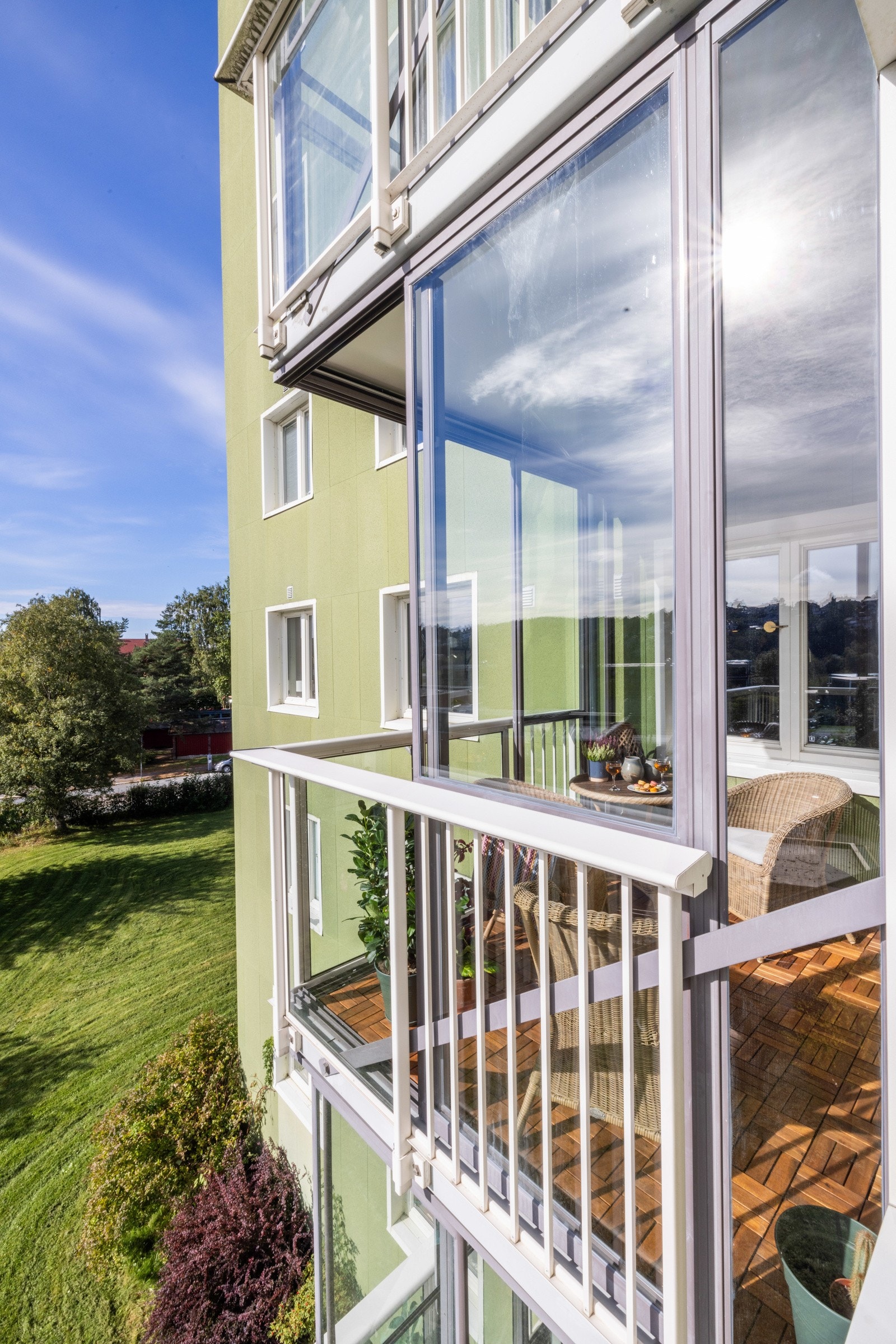 Innglassingen forlenger sommersesongen, og kan skyves til side i hjørnet for å slippe inn luft Galleribilde