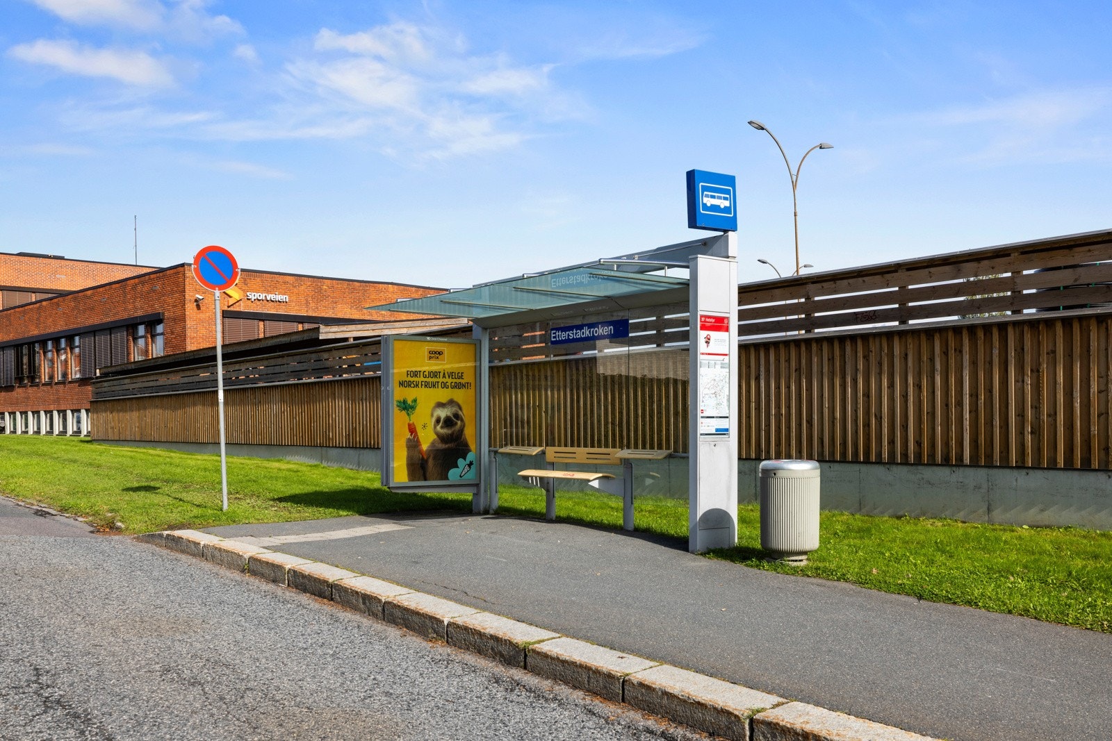 Etterstadkroken bussstopp like utenfor byggningen Galleribilde