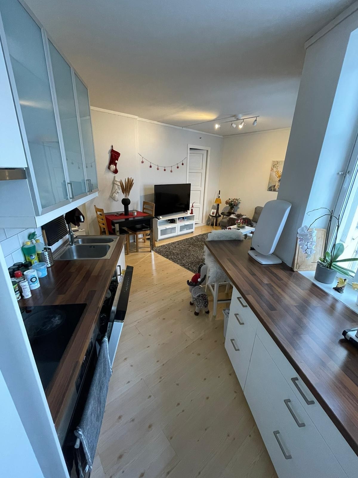 Kjøkken mot stue Galleribilde