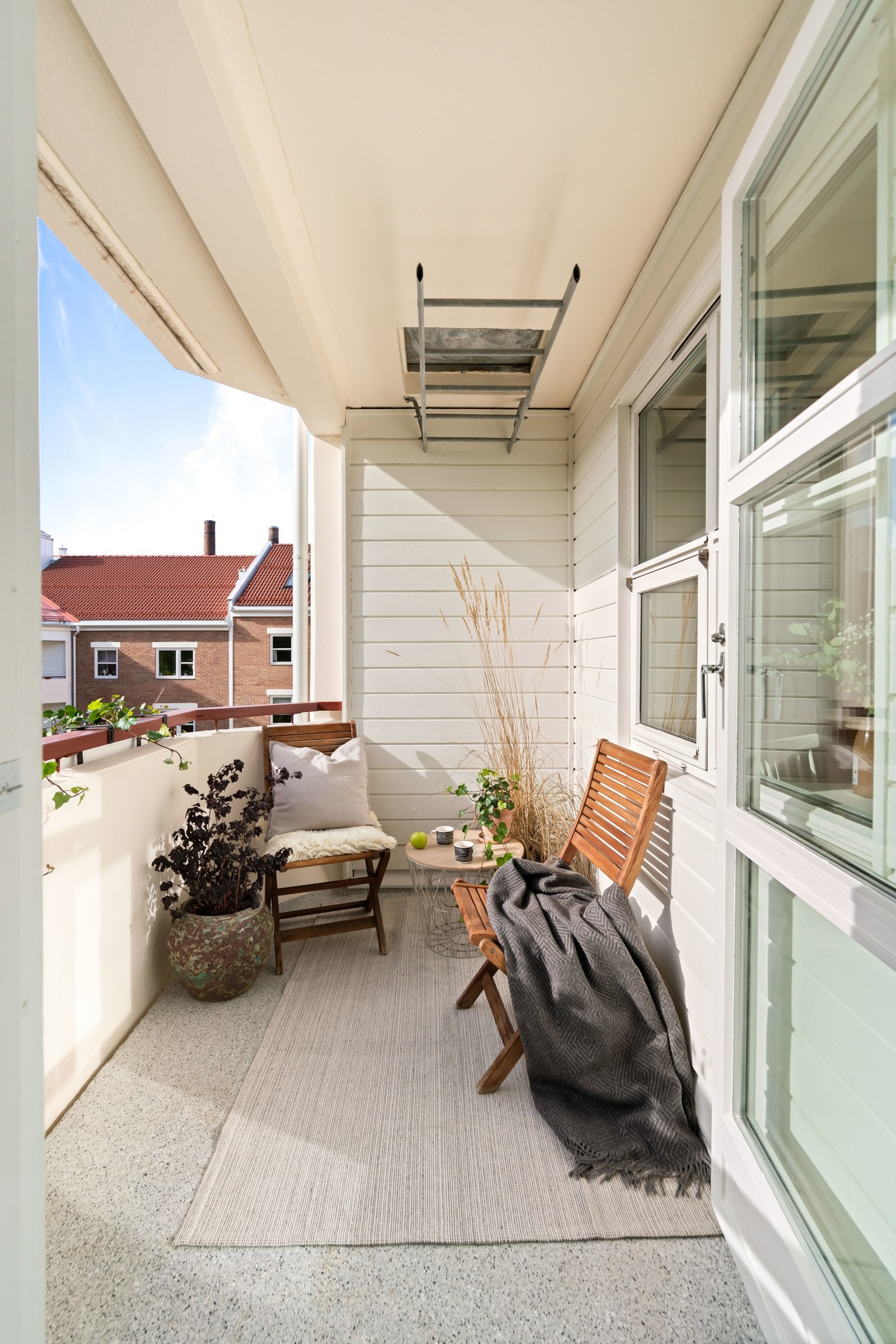 Balkongen har plass til utemøbler. Galleribilde