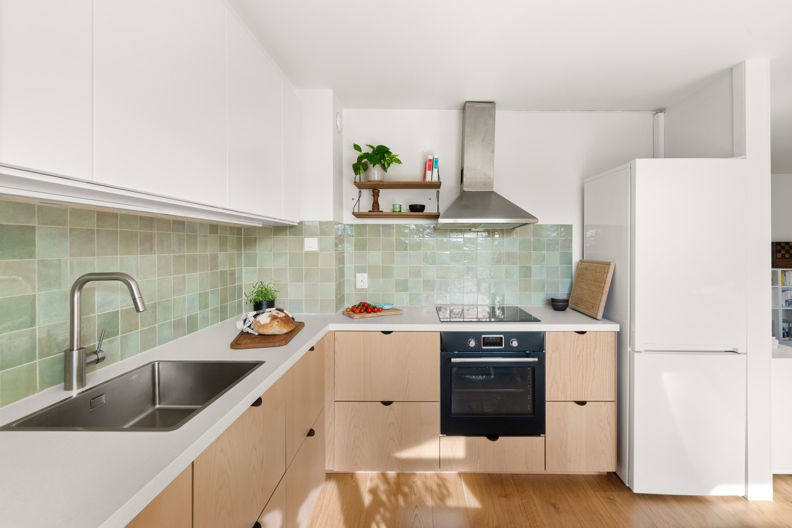 Delikat og innholdsrikt kjøkken. Galleribilde