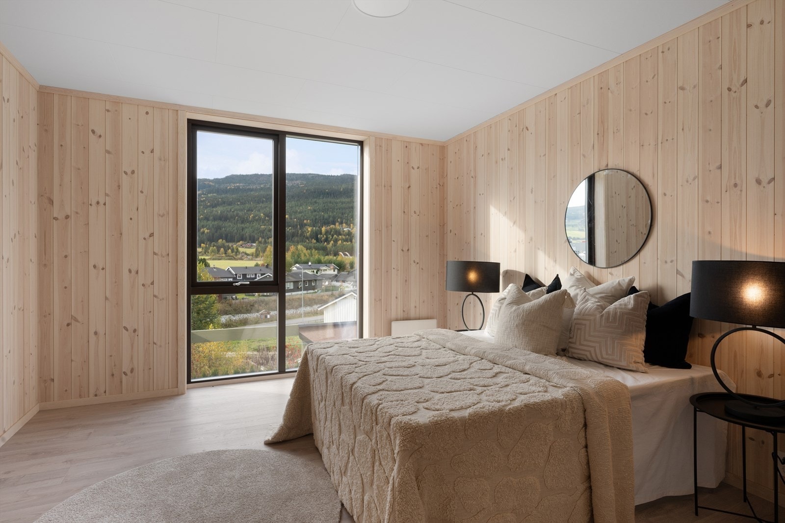 Rekkehuset består av tre soverom som er plassert i andre etasje. Galleribilde