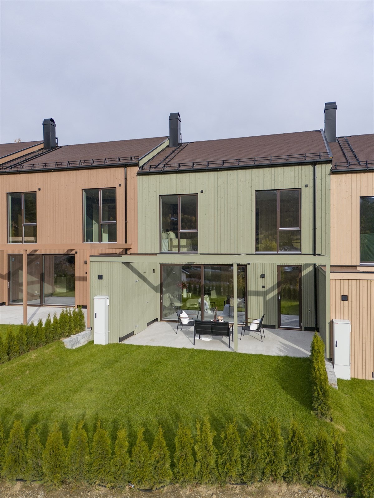 Velkommen på åpen visningsdag søndag 13. oktober kl. 13:00-15:00. Ta kontakt med megler dersom du ønsker å se rekkehusene utover de annonsere visningene. Galleribilde