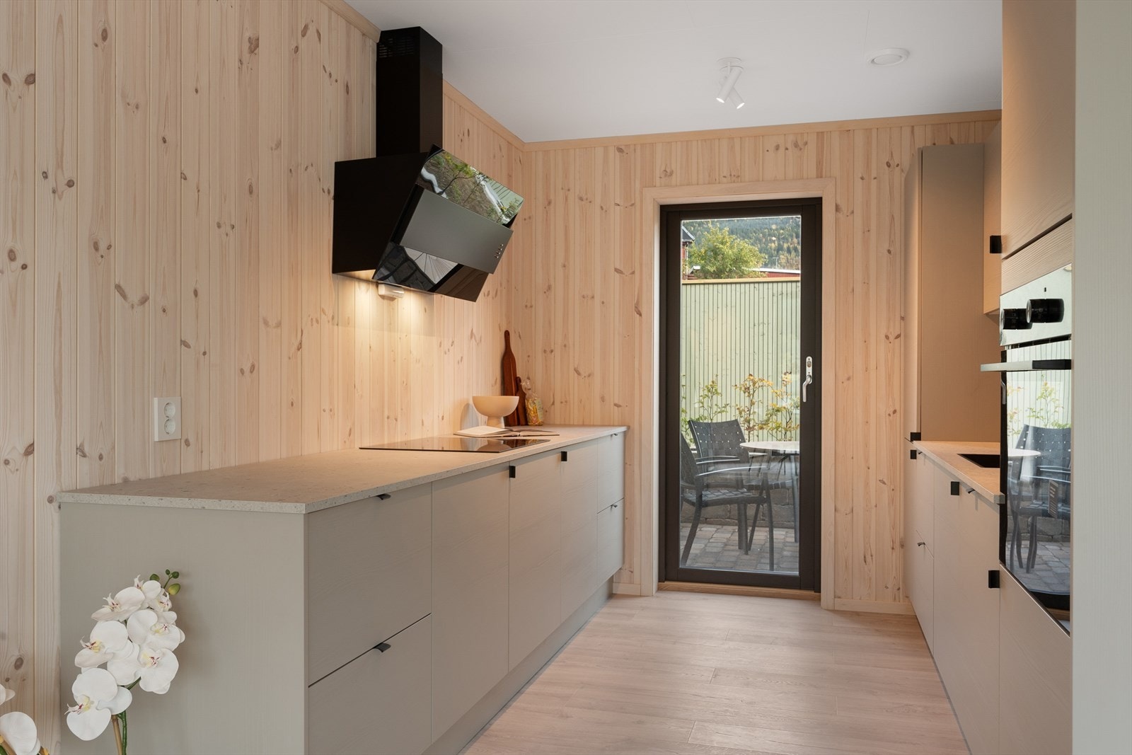 Boligen har kvalitetskjøkken fra Aubo med laminat benkeplate. Galleribilde