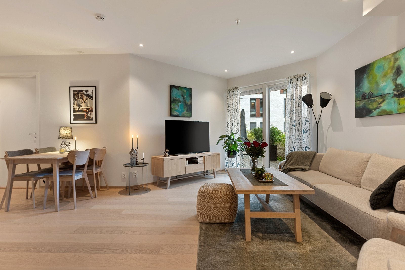 Boligen har generelt en god standard med blant annet en-stavs eikeparkett Galleribilde