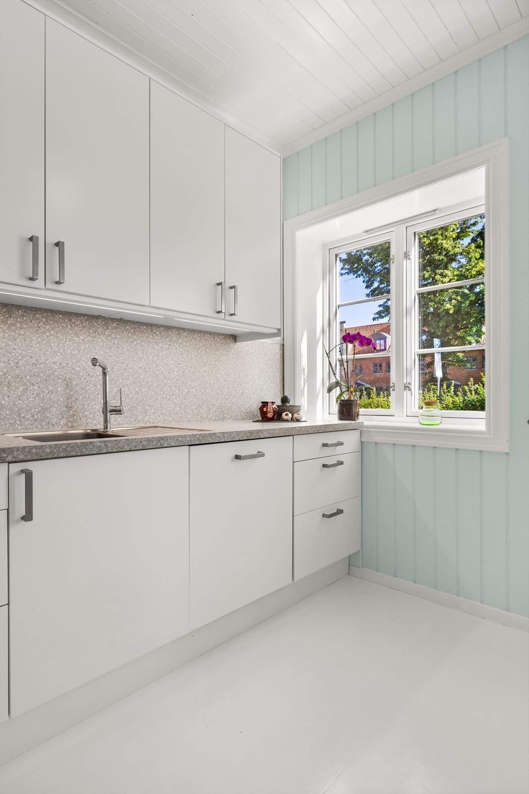 Her er det nok av plass til å tilberede flere av dagens viktigste måltider. Galleribilde