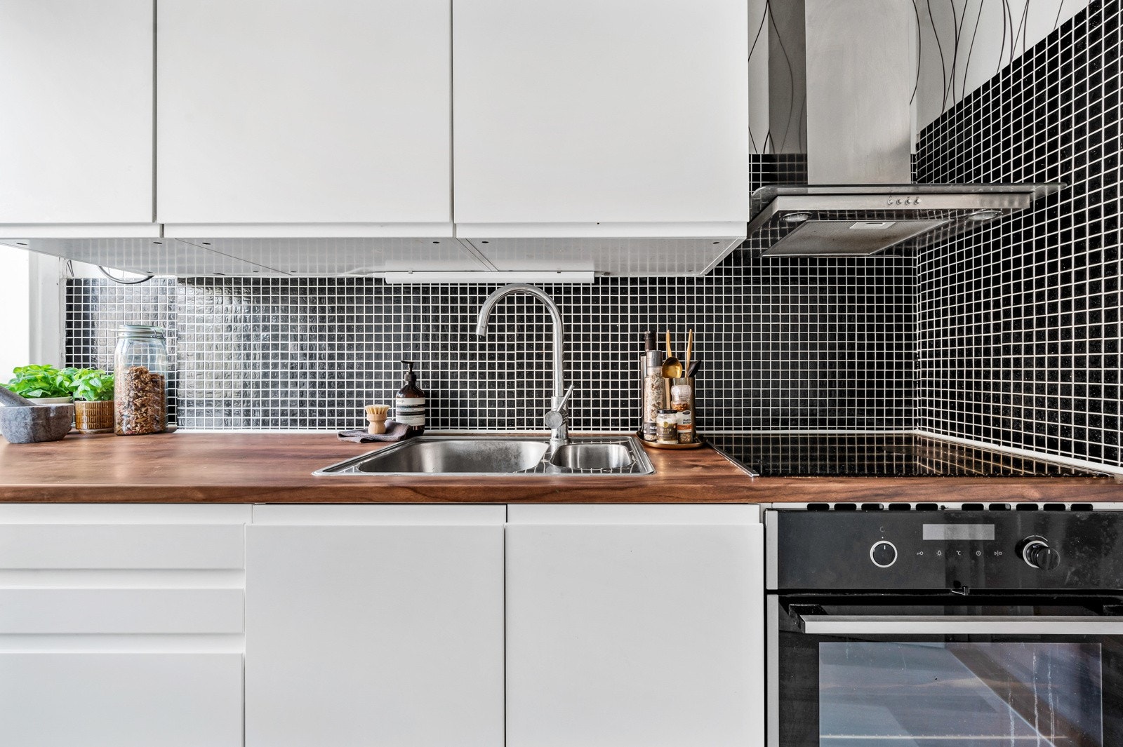 Pen, lys kjøkkeninnredning fra 2016. Galleribilde