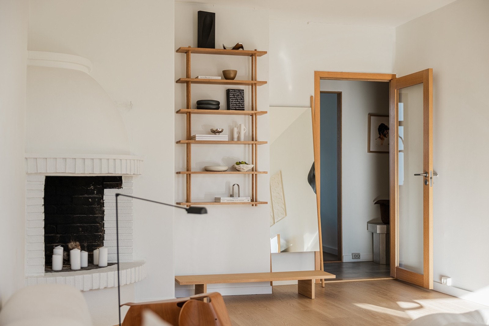 Påkostede detaljer i form av utstrakt bruk av eik. Galleribilde