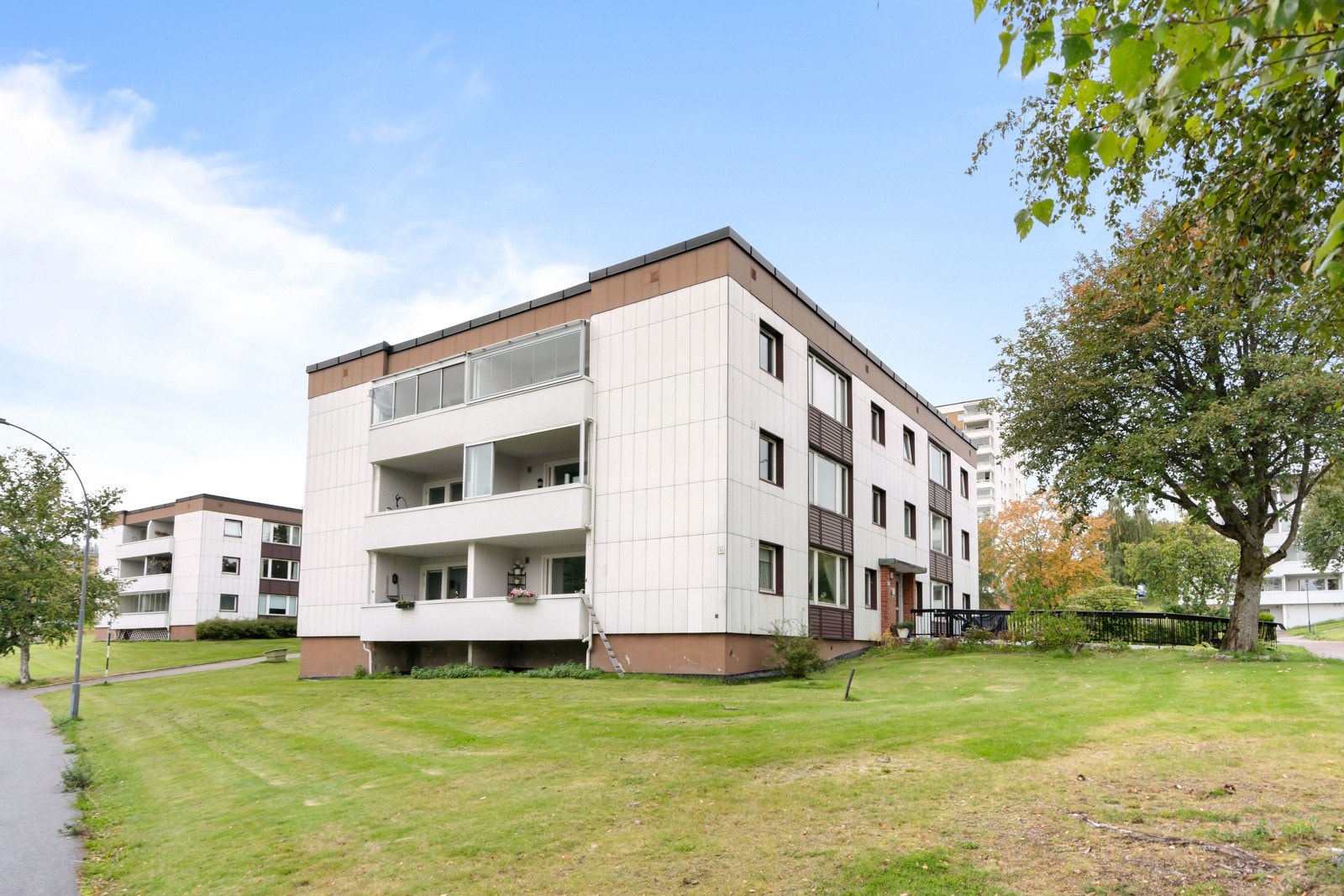 Populært borettslag med flere adresser, Nordlisletta er at av de gatene det kommer sjeldent ut leiligheter for salg! Her er det lett å trives! Galleribilde