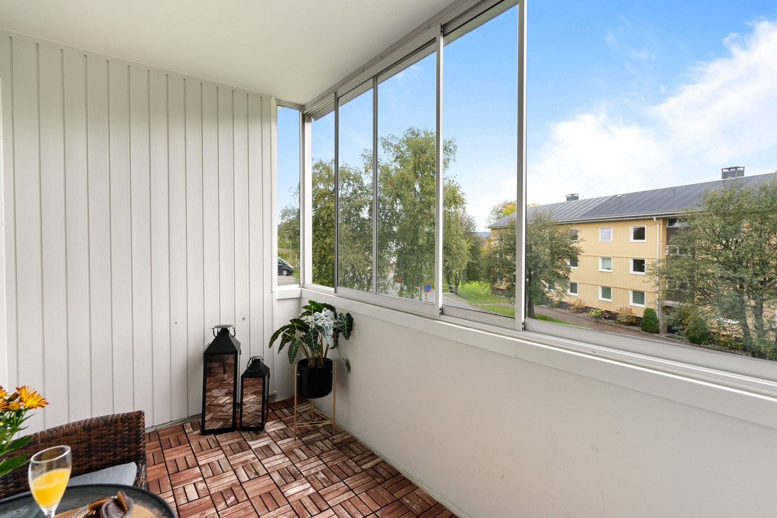 Det er montert stikkontakt på vegg. Galleribilde