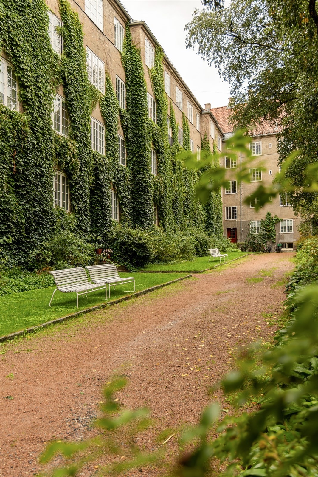Det er en egen hagegruppe for beboere som ønsker å utføre hagearbeid. I tillegg er det felles grill til bruk for beboere. Galleribilde