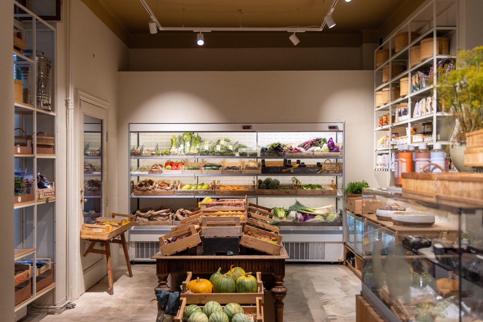 Havens er en lokal delikatesse butikk og kolonial som fører et stort utvalg økologiske produkter, spennende smaker og bredt utvalgt ferske frukt og grønnsaker. Galleribilde