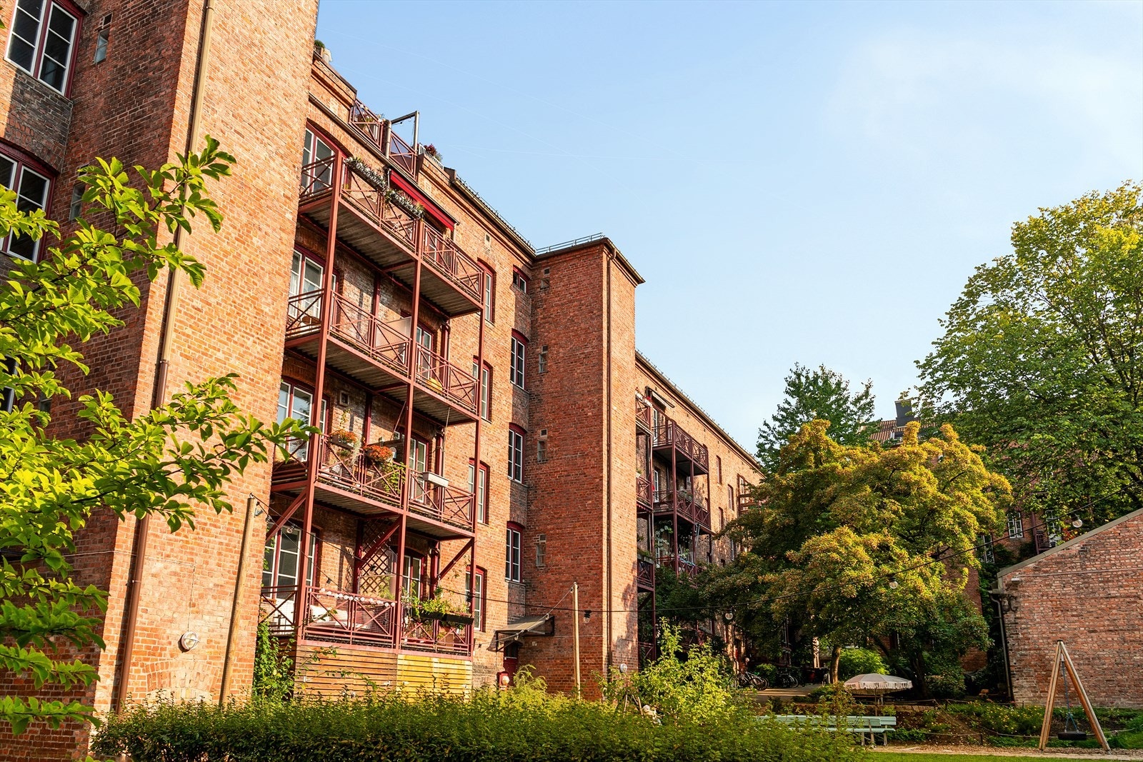 Hvordan er styret? - Dyktige og profesjonelle! Borettslaget har en dyktig og hjelpsom vaktmester som følger opp styrets beslutninger og svarer om man trenger bistand eller råd. Galleribilde