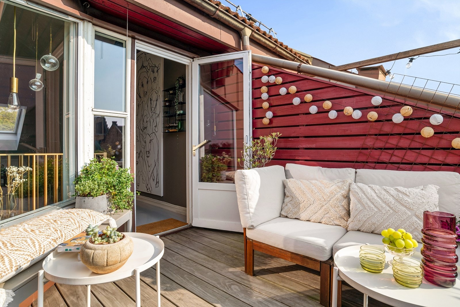 Når man bor midt i en hektisk storby, er det et fantastisk privilegium å ha et slikt privat uterom. Galleribilde