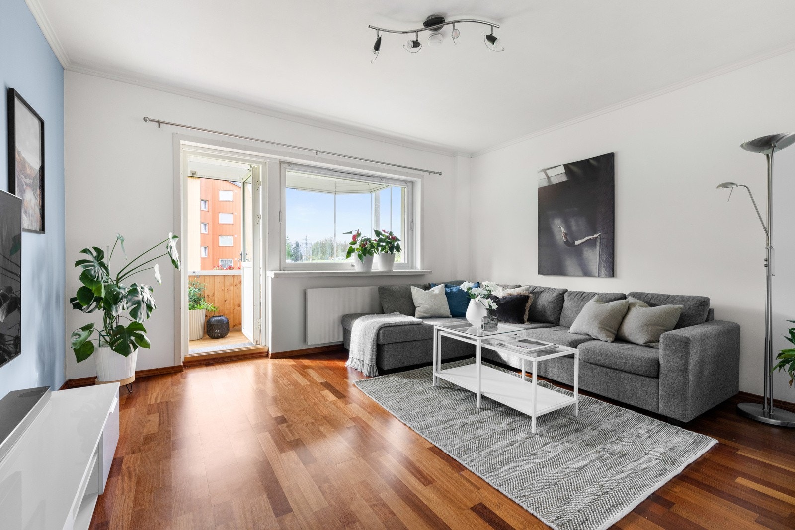 PrivatMegleren Infinita ved Bent W. Johansen har gleden av å presentere Karl Staaffs vei 43! Galleribilde