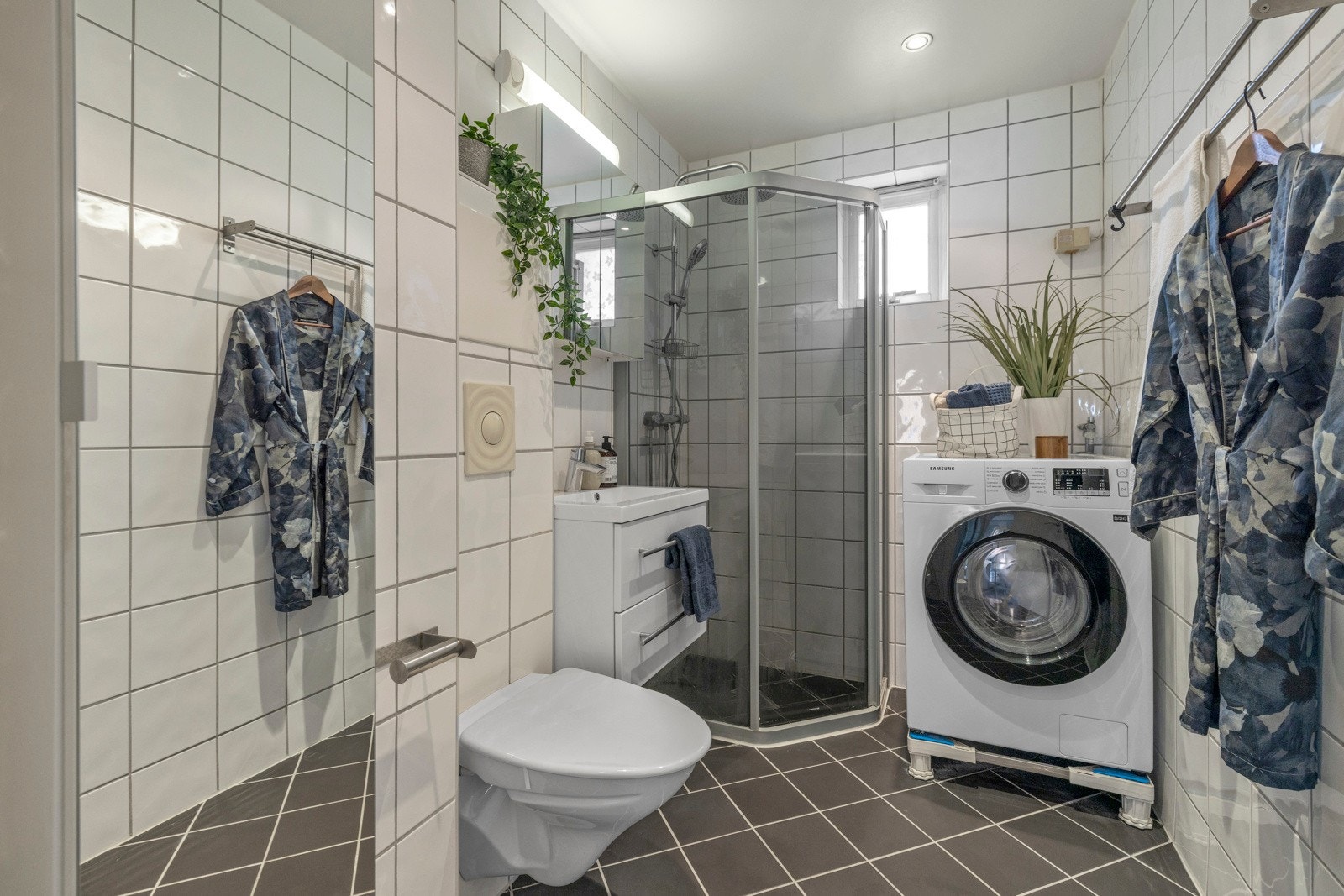 Helfliset bad/wc/vaskerom Galleribilde