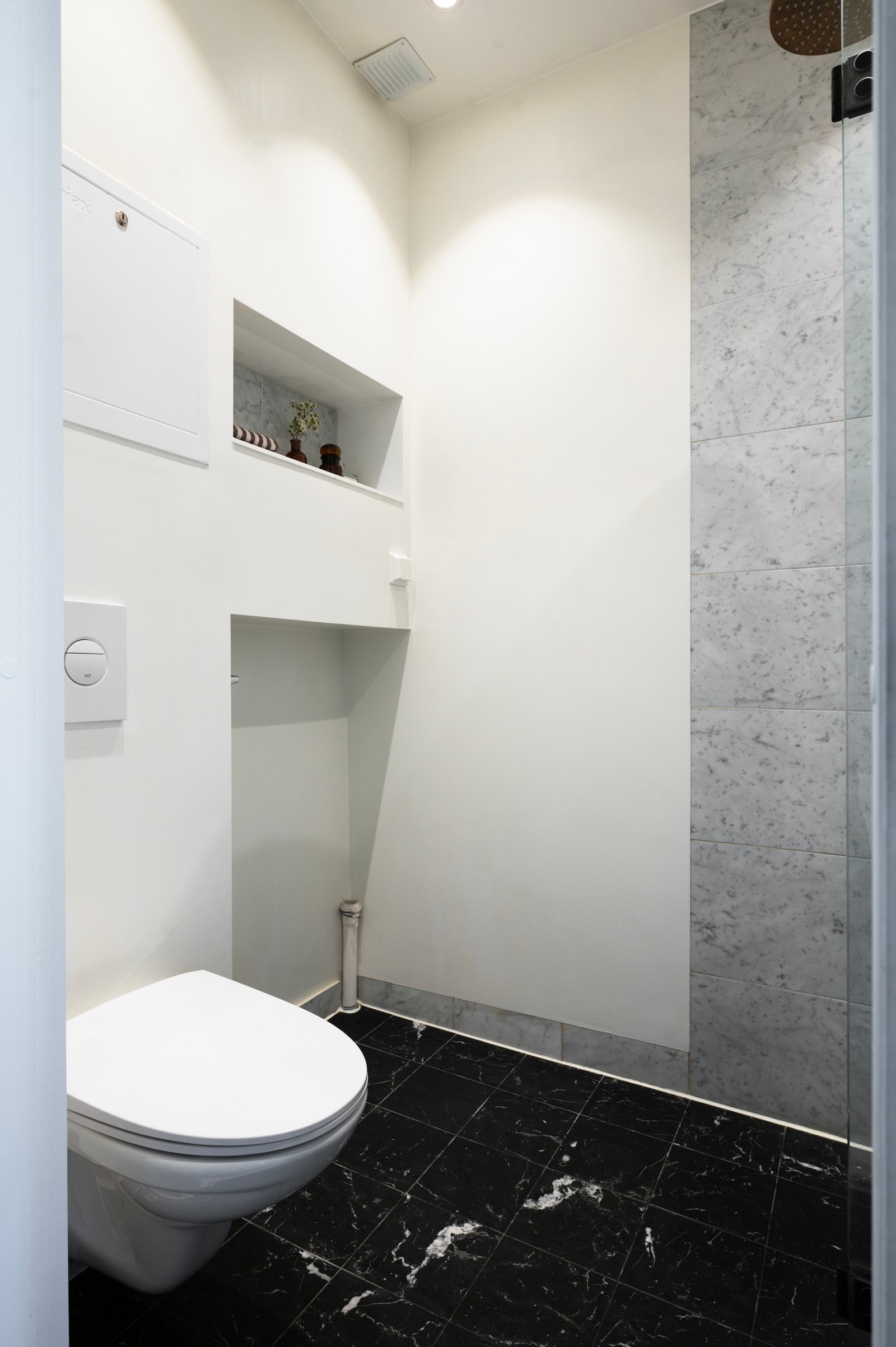 Opplegg for vaskemaskin på badet. Galleribilde