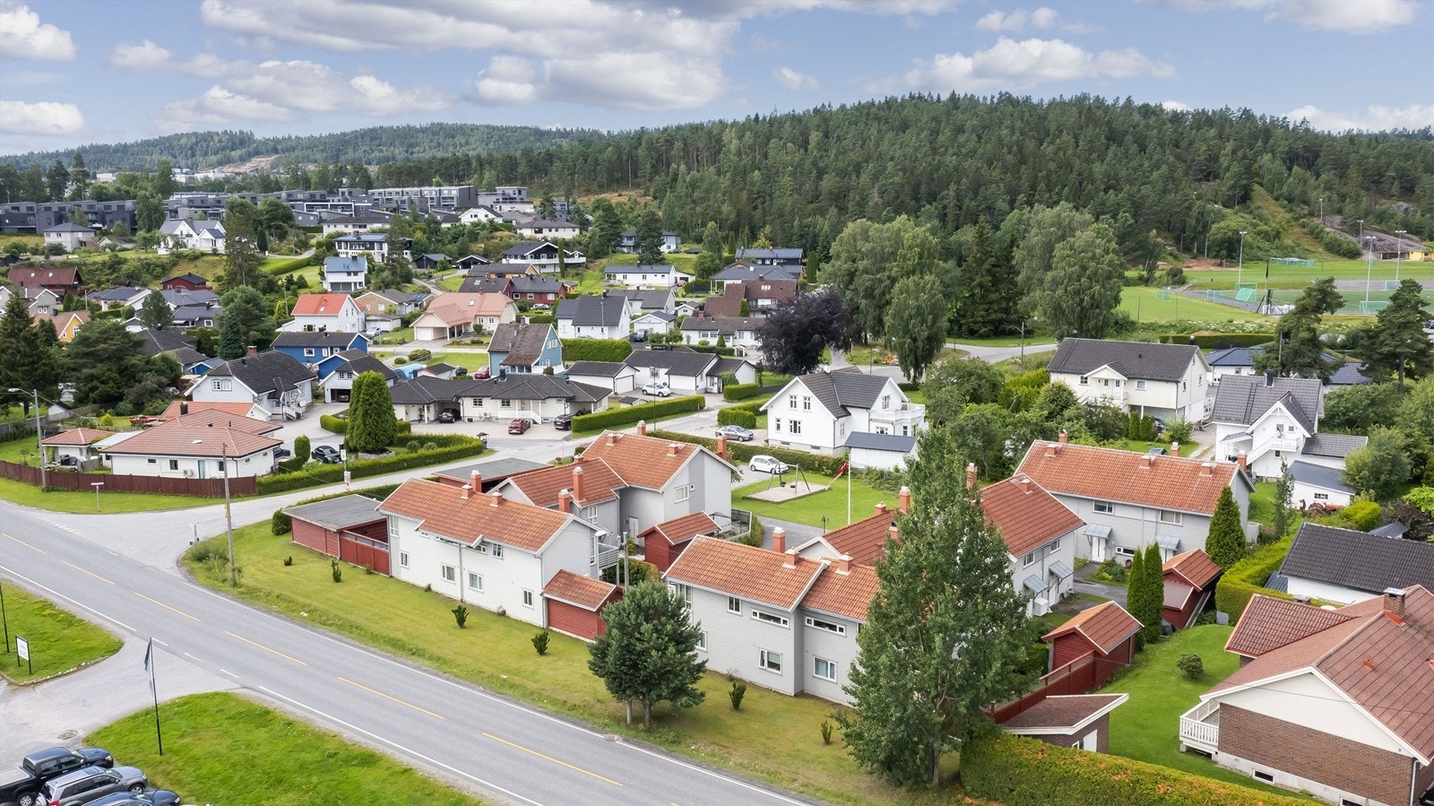 Gangavstand til Herkules fotballbane samt til Skien Fritidspark med mange aktivitetstilbud sommer og vinter. Galleribilde