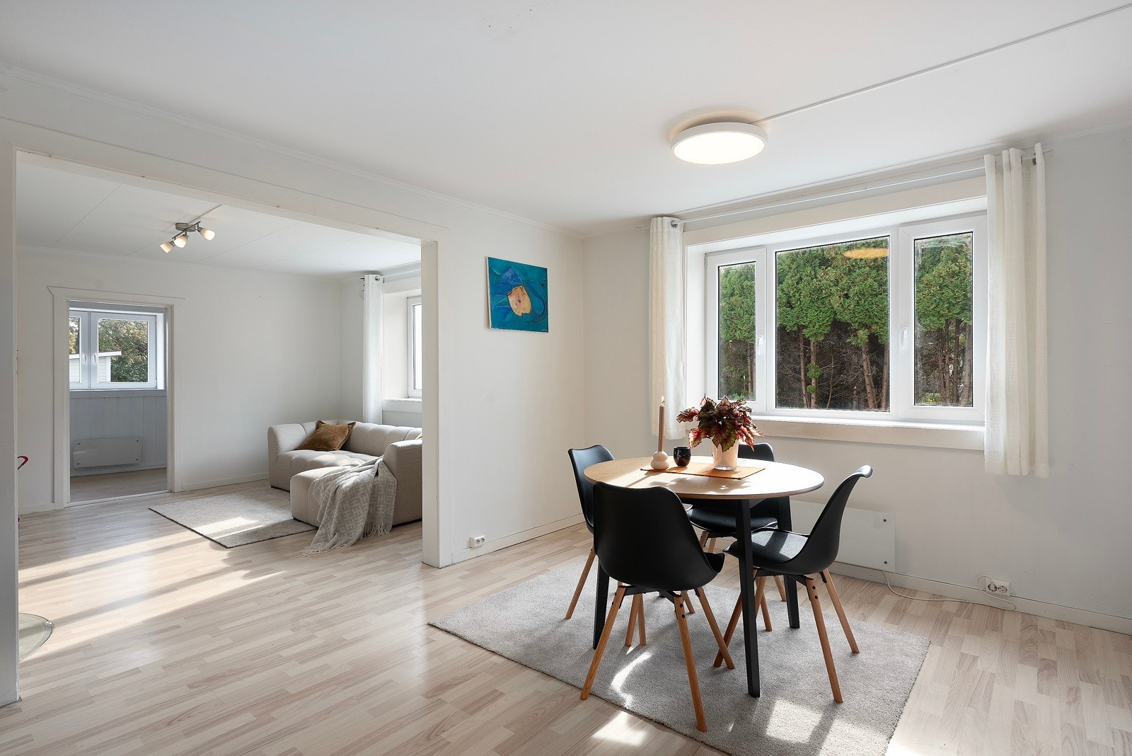 Den andre stuen har god plass for spisestue Galleribilde