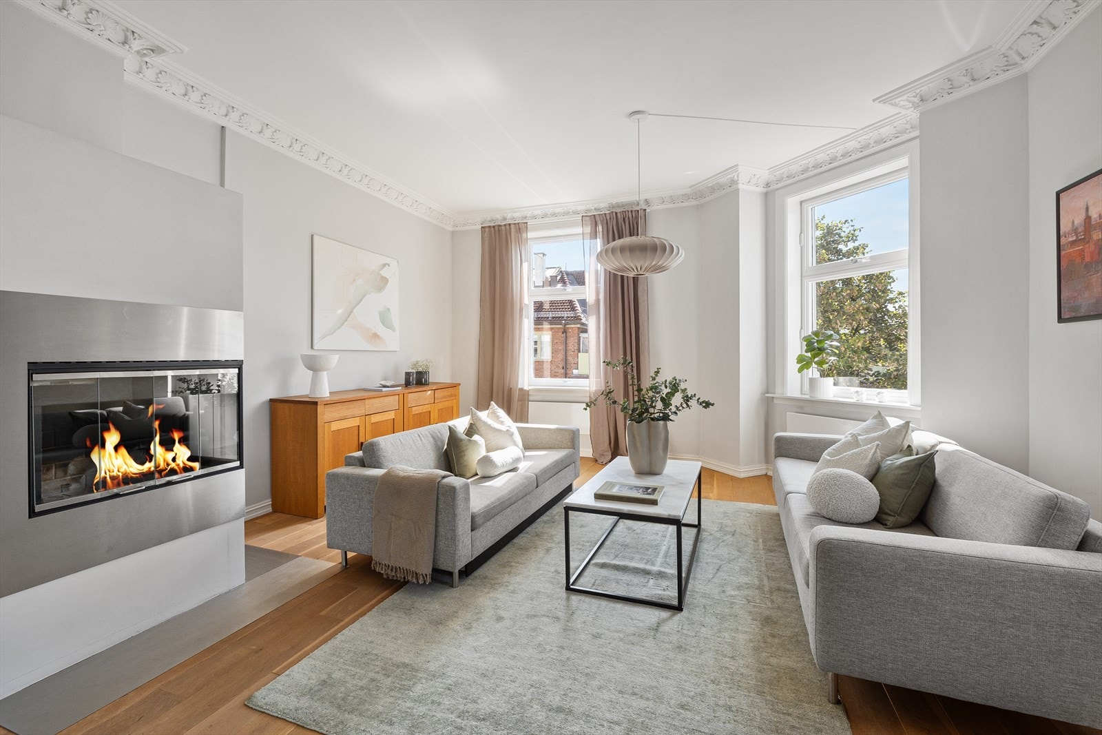 Leiligheten ligger i 4. etasje og inneholder entré, kjøkken, stue, bad, toalettrom og to soverom. Galleribilde