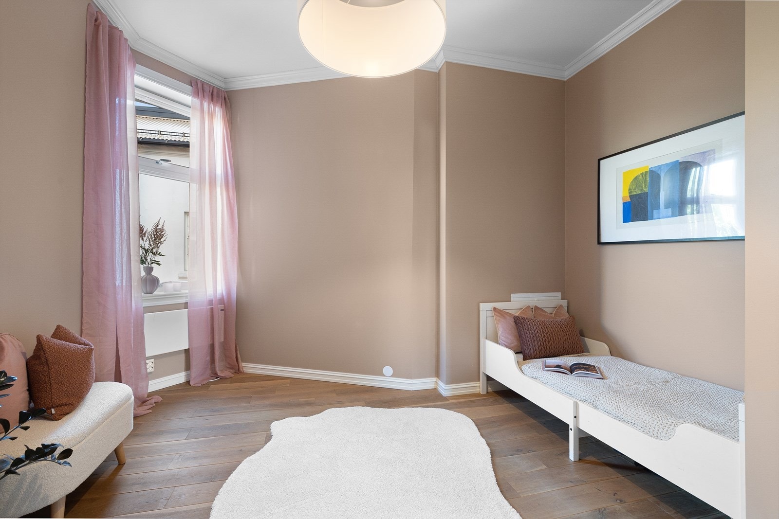 Soverom 2 passer perfekt som gjesterom, barnerom eller kontor. Galleribilde