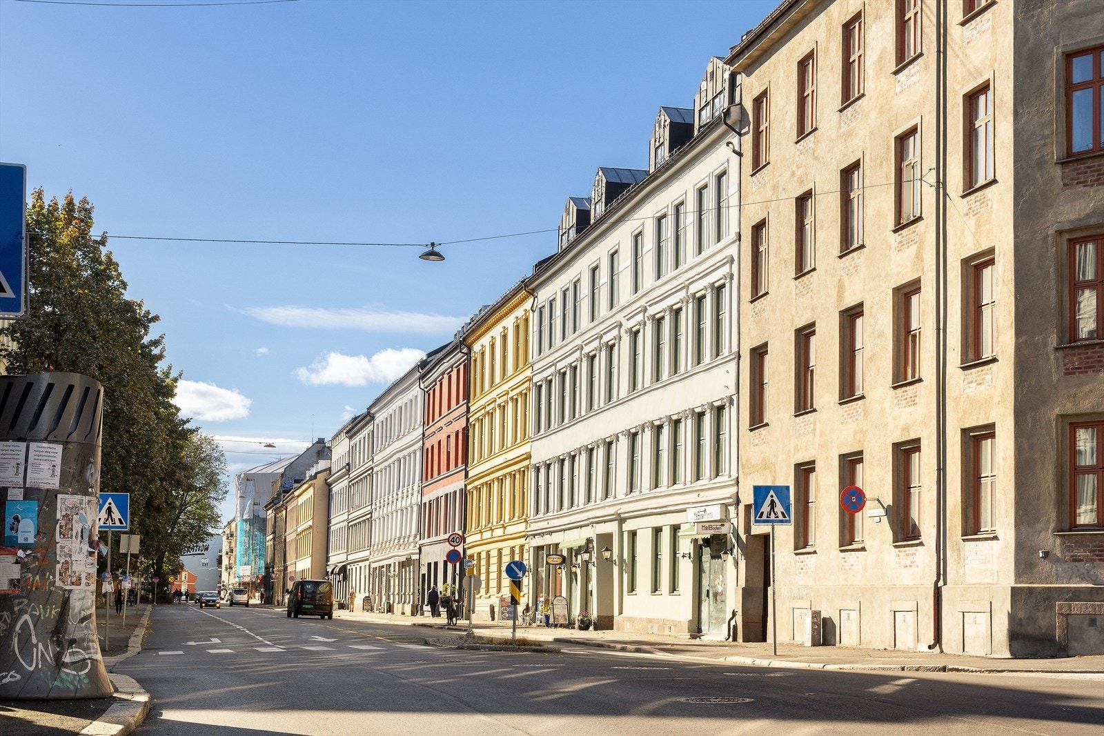 Velkommen inn til en gjennomført og lekker bolig i et attraktivt nabolag! Galleribilde