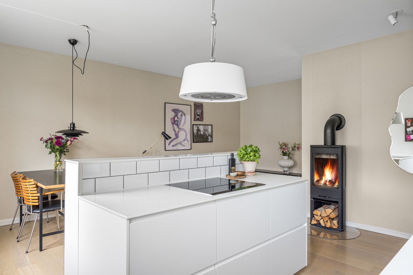 Takhøyden i stuen er målt til 2,62 meter Galleribilde