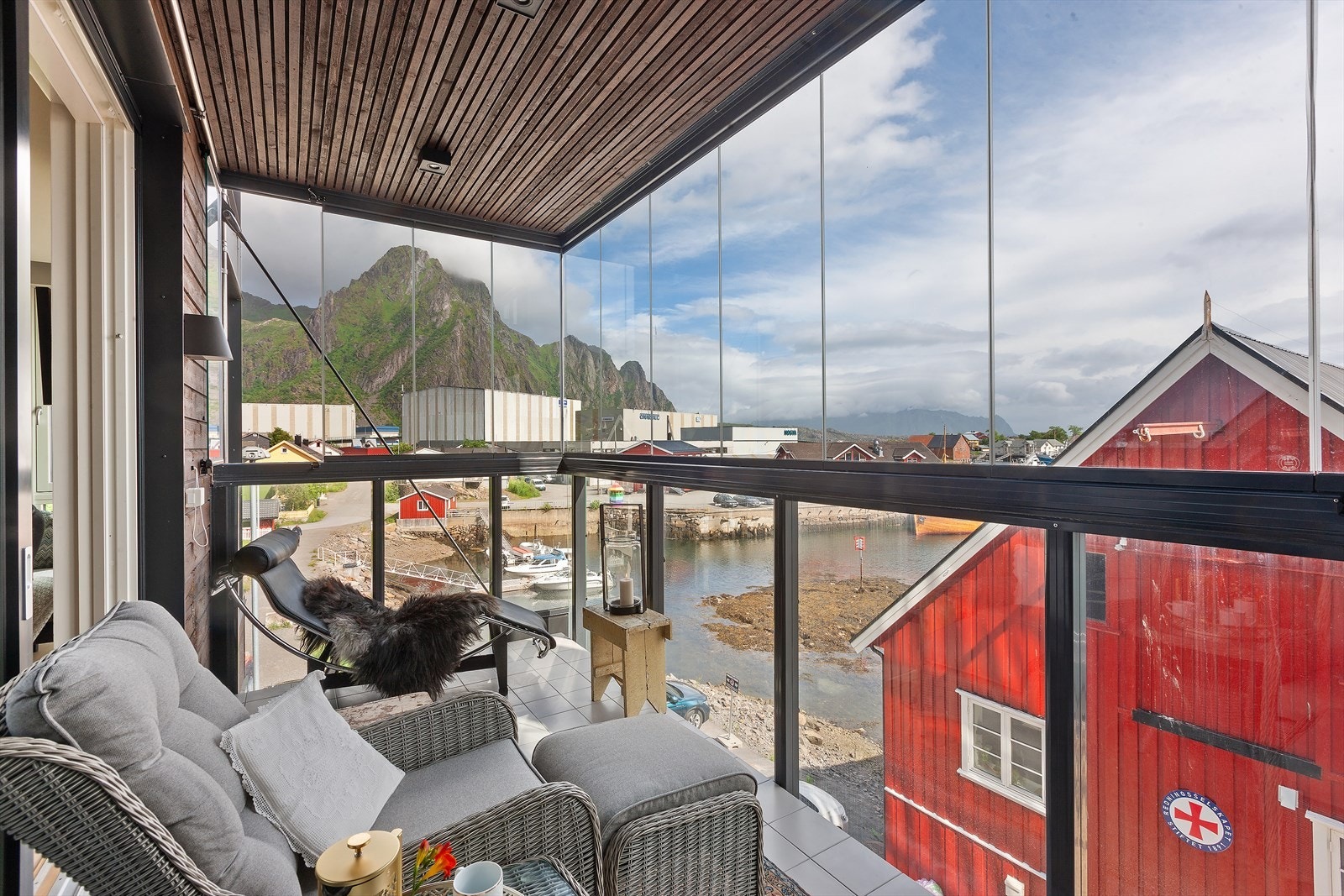 Innglassingen lar deg nyte dagene utendørs selv når det er vind og regn. Galleribilde