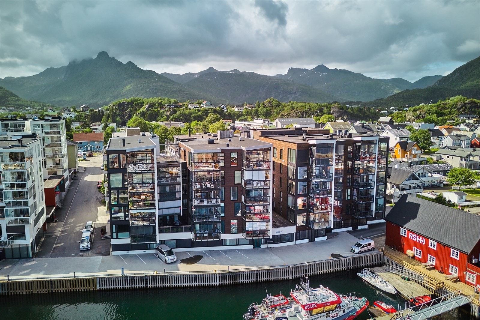 En flott og sjønær beliggenhet som gir deg god kontakt med områdets nydelige natur. Galleribilde