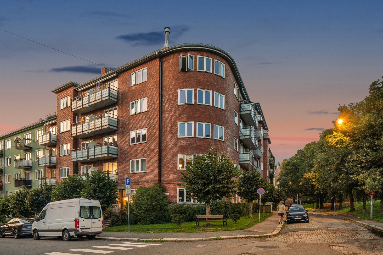 Sameiet har rehabilitert taket i 2021 og innstallert bergvarme i 2020. Galleribilde